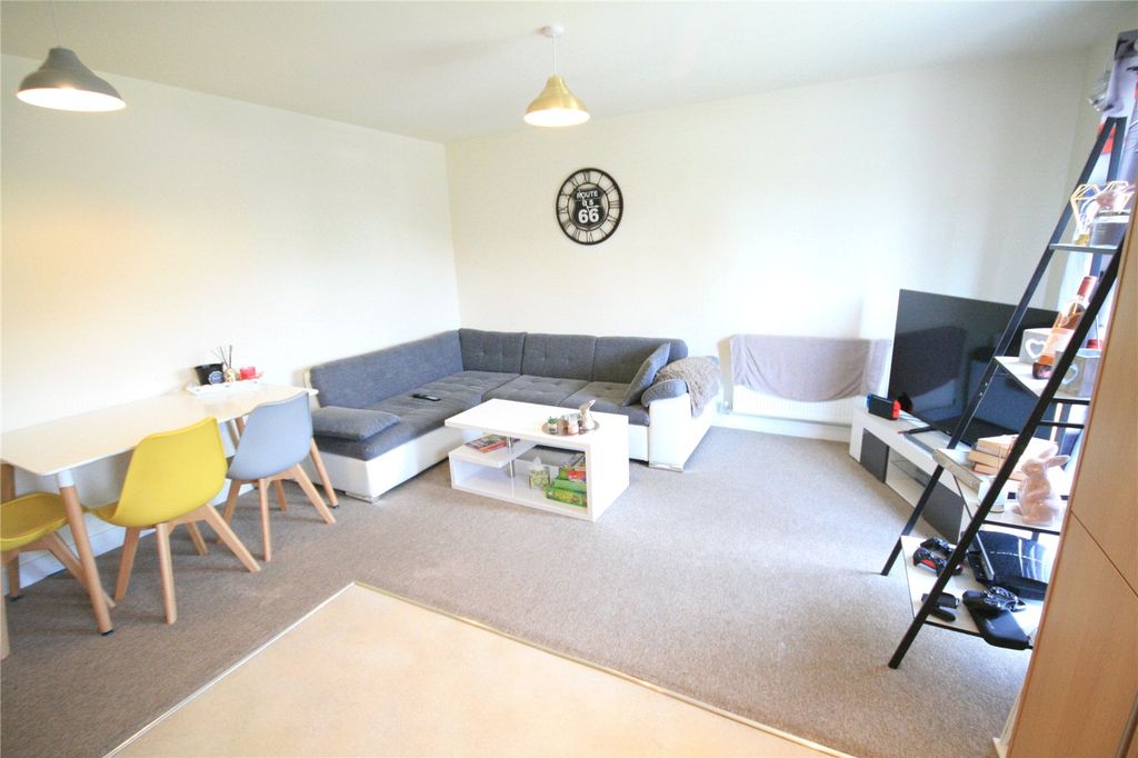 2 bed flat for salePartridge Close, Crewe, Cheshire CW1 photo 2