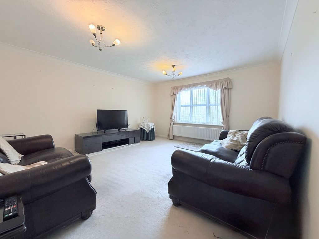 2 bed flat for saleRiverview Gardens, Cobham KT11 photo 3