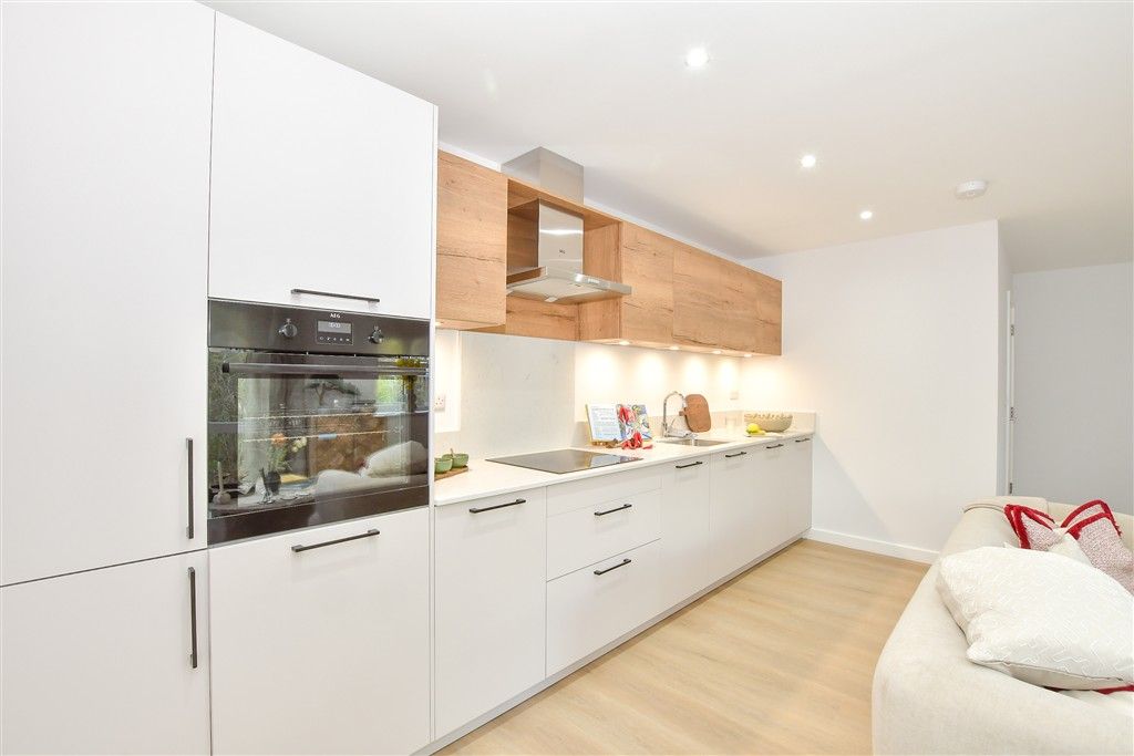 2 bed flat for saleOutwood Lane, Chipstead, Surrey CR5