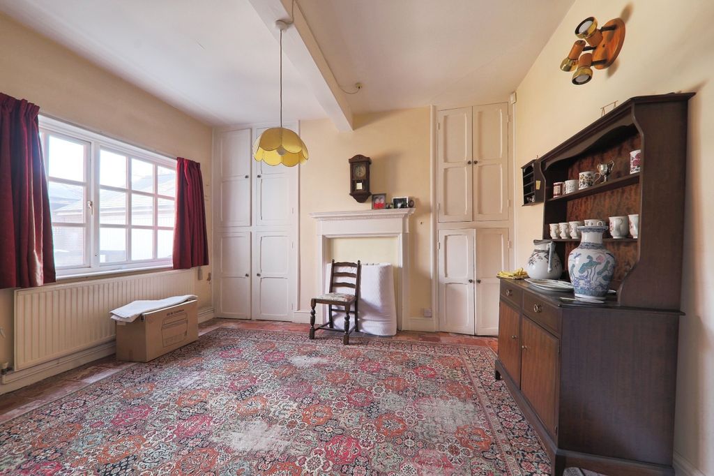 6 bed detached house for saleHallgate, Cottingham, East Riding Of Yorkshire HU16 photo 3