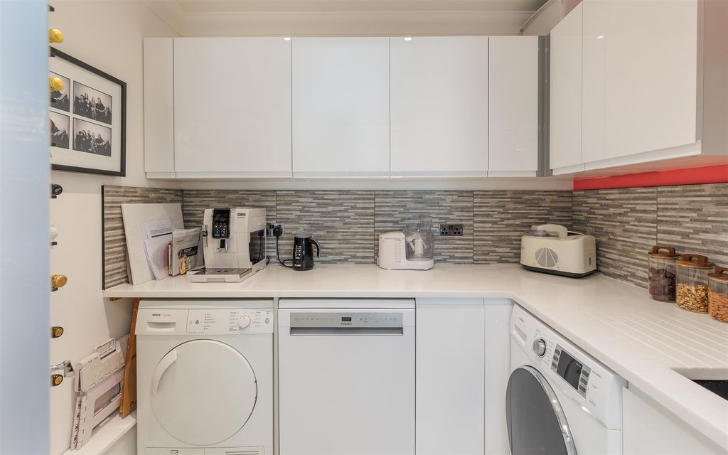 Additional image 7 of 3 bed flat for saleCowes, Isle Of Wight PO31