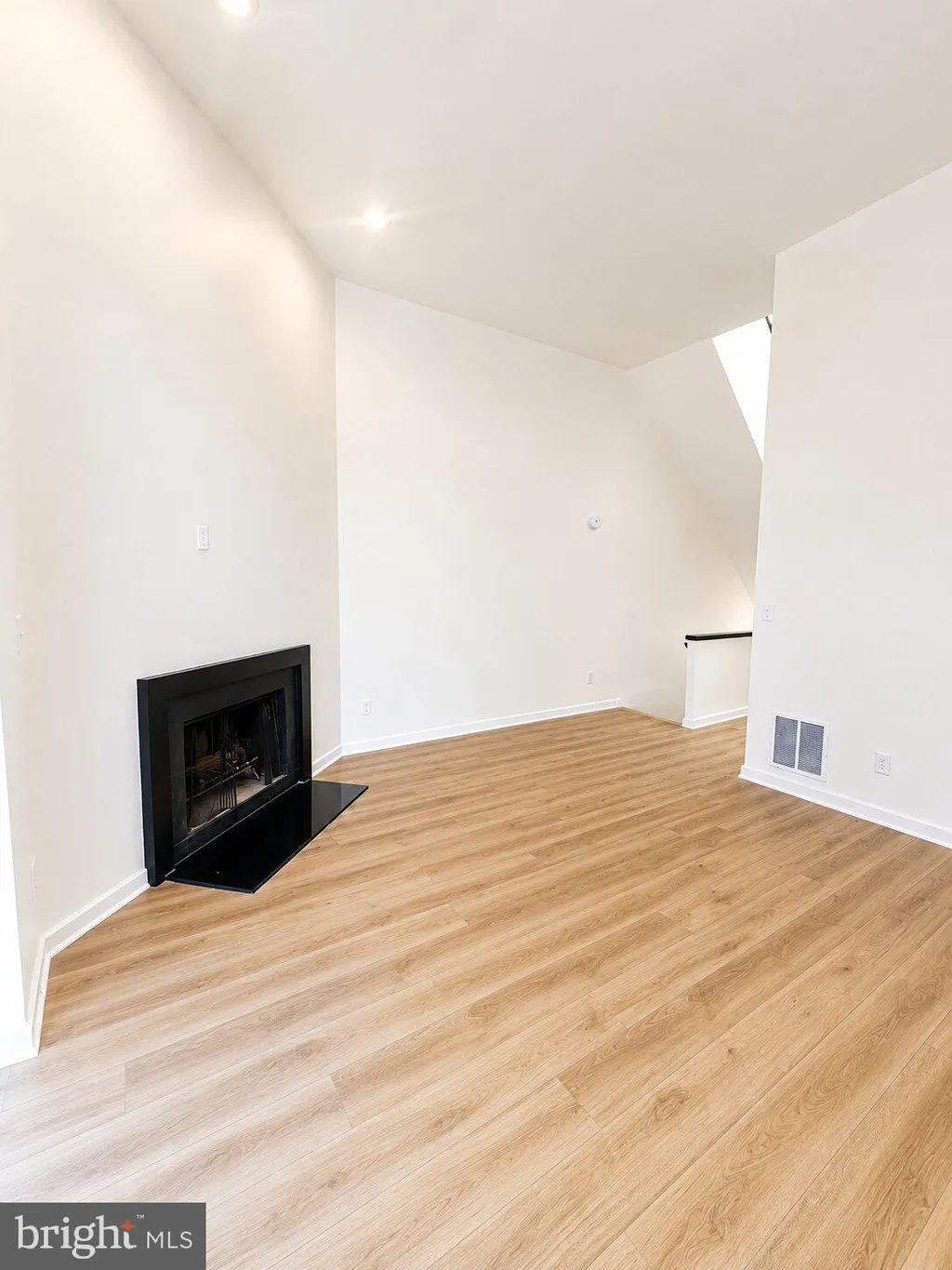 Additional image 6 of 406 15th Street SE Unit B, Washington, DC 20003