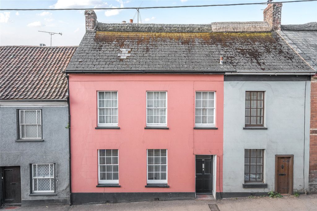 4 bed terraced house for saleHigh Street, Crediton, Devon EX17