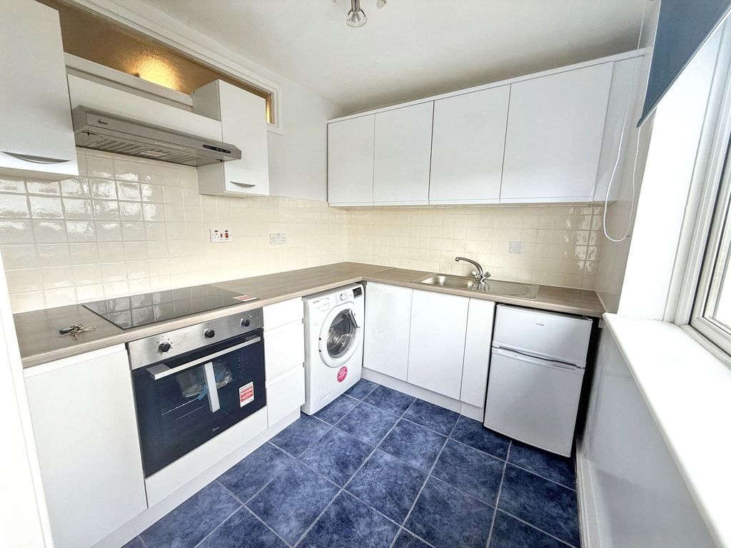 2 bed flat for saleWinshields, Cramlington NE23 photo 3