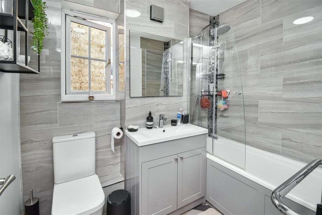 Additional image 16 of 6 bed detached house for saleNN17, Bramblewood Road, Weldon