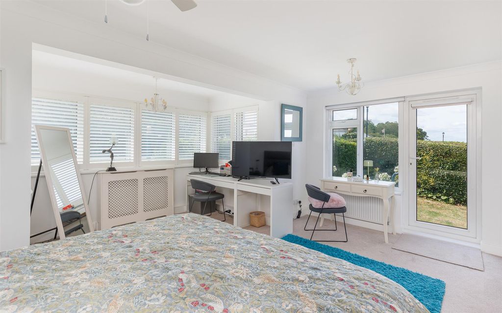 Additional image 9 of 2 bed flat for saleCowes, Isle Of Wight PO31