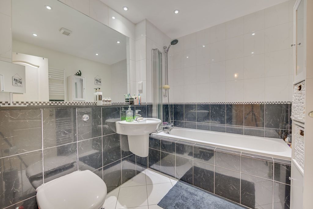Additional image 19 of 3 bed flat for saleWestholme Close, Congleton CW12