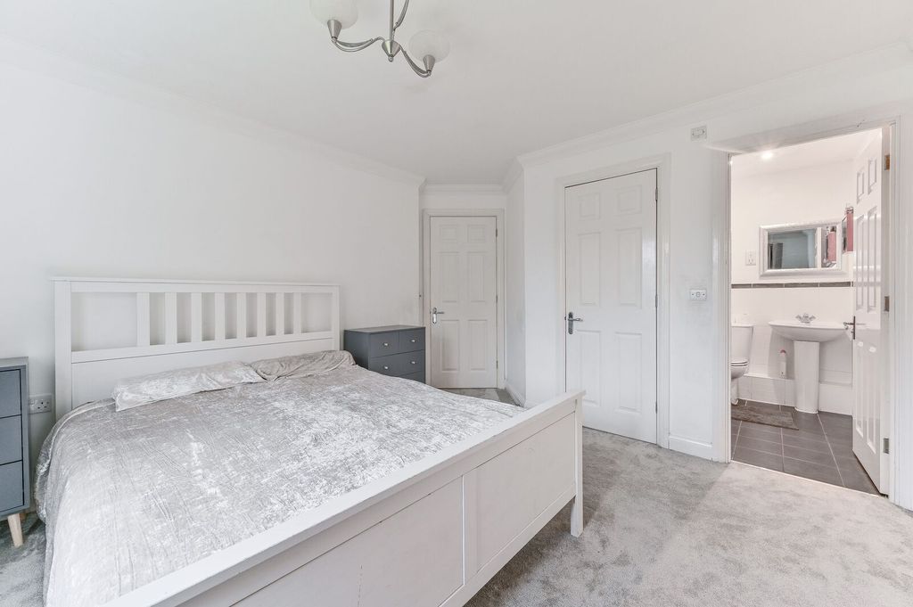 Additional image 13 of 5 bed detached house for saleWater Mead, Coulsdon, Chipstead CR5