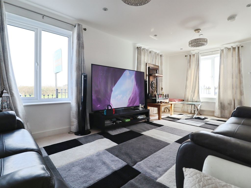 4 bed detached house for saleCae Ffynnon, Cowbridge CF71 photo 3