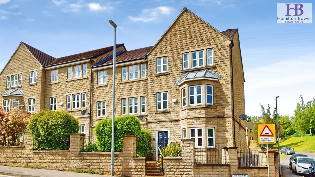 4 bed town house for saleWhitechapel Road, Cleckheaton BD19