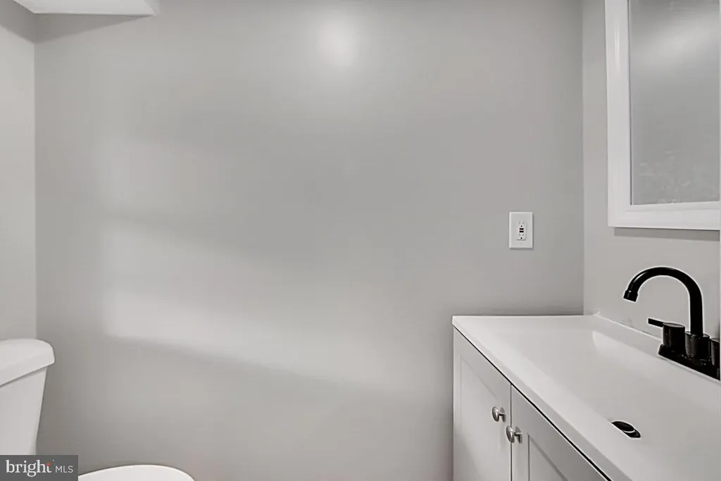 Additional image 12 of 727 Otis Place NW, Washington, DC 20010