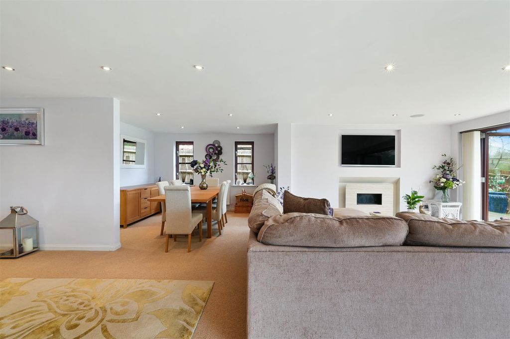 Additional image 7 of 4 bed detached house for saleWoodfield Hill, Chipstead CR5