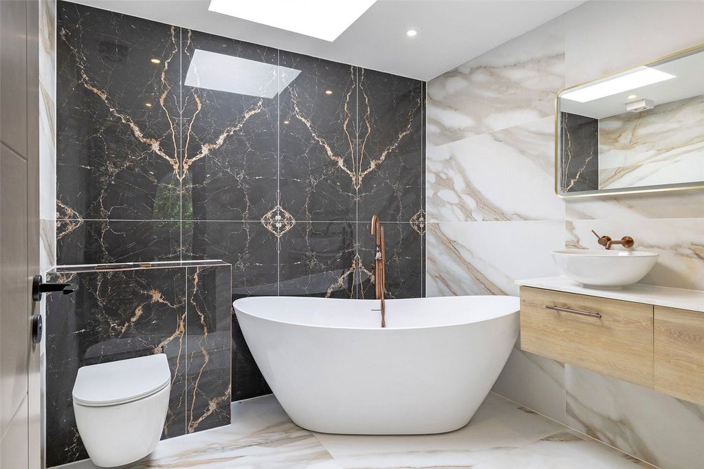 Additional image 6 of 3 bed flat for saleGreen Lane, Cobham, Surrey KT11