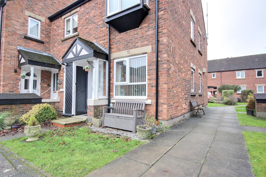 Additional image 2 of 2 bed flat for saleApplegarth Mews, Crescent Street, Cottingham HU16