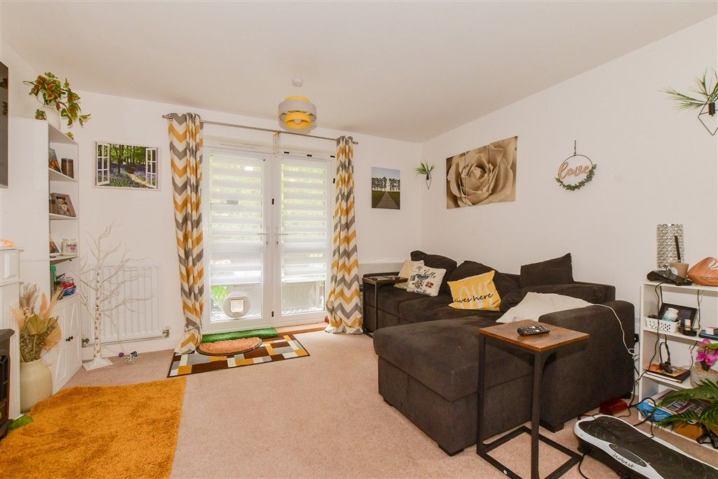 2 bed flat for saleShetland Close, Cranleigh, Surrey GU6