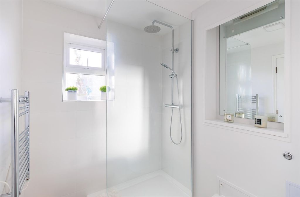 Additional image 15 of 3 bed flat for saleCowes, Isle Of Wight PO31