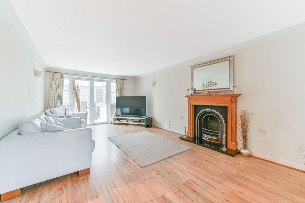 Additional image 5 of 5 bed detached house for saleWater Mead, Coulsdon, Chipstead CR5