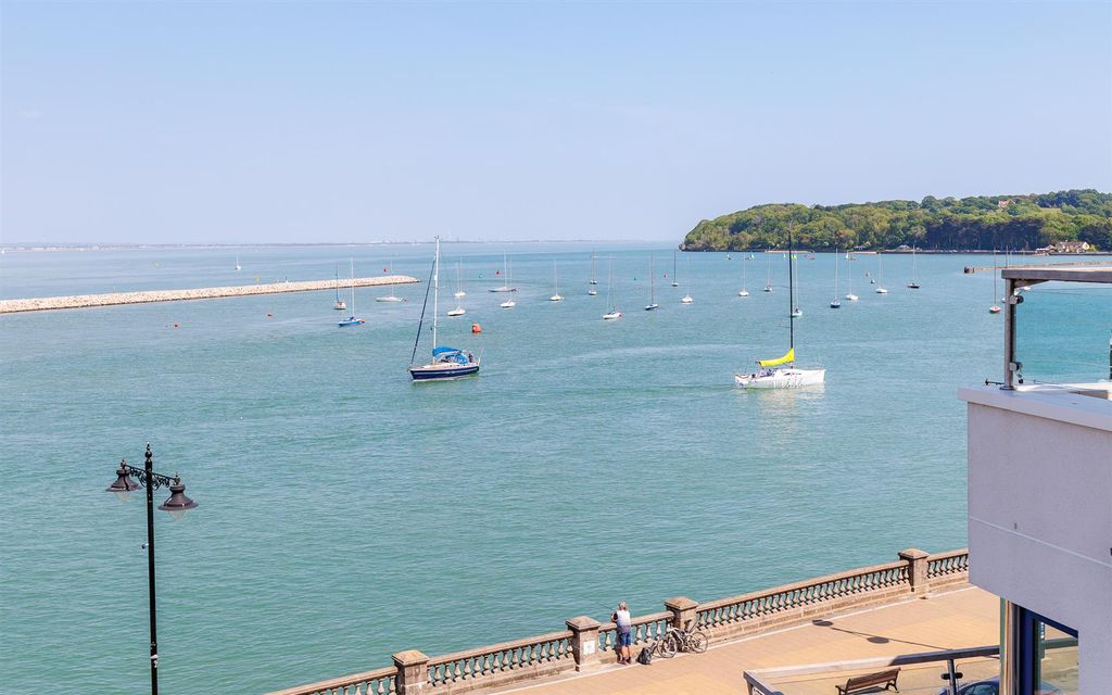 Additional image 17 of 2 bed flat for saleCowes, Isle Of Wight PO31