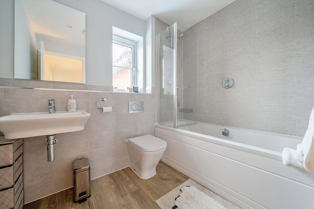 Additional image 8 of 4 bed detached house for saleLonghurst Avenue, Cranleigh GU6