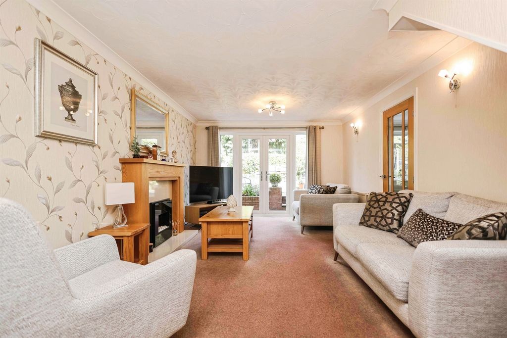 Additional image 3 of 4 bed detached house for saleThe Crescent, Cradley Heath B64