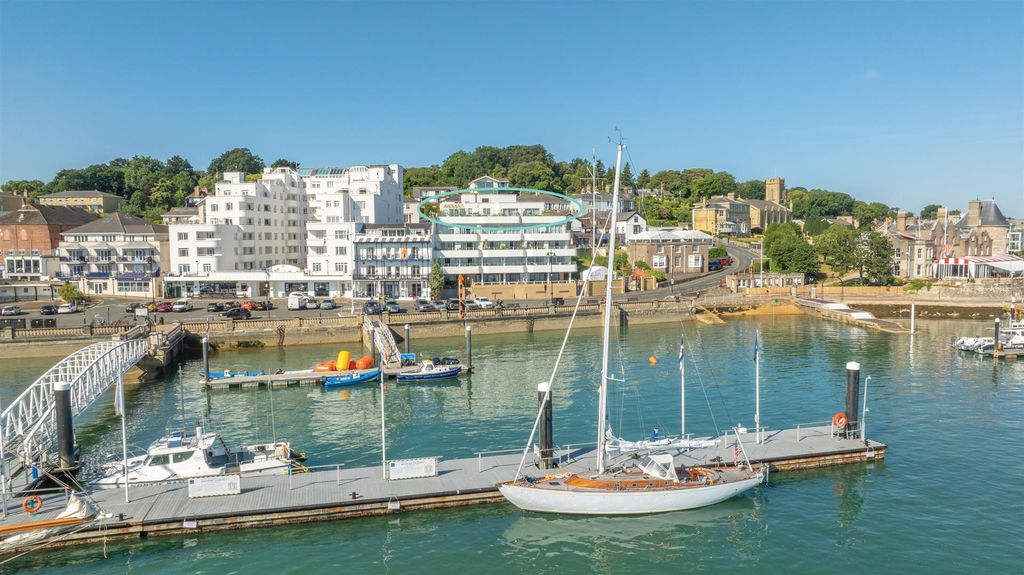 Additional image 2 of 3 bed flat for saleCowes, Isle Of Wight PO31