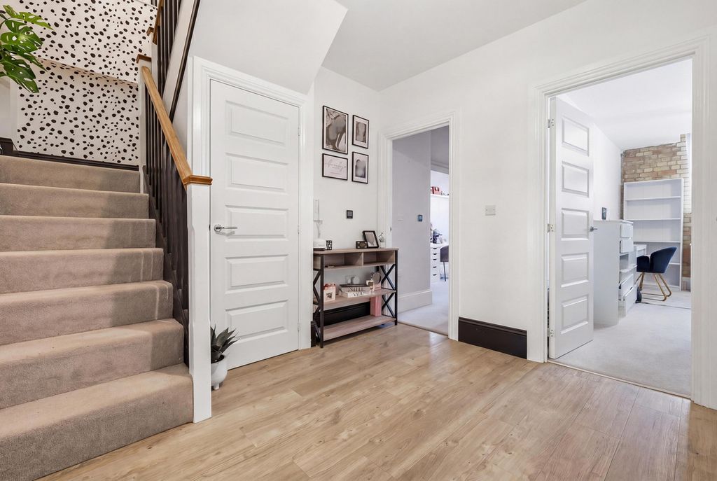 Additional image 11 of 2 bed flat for saleLondinium Road, Colchester CO2