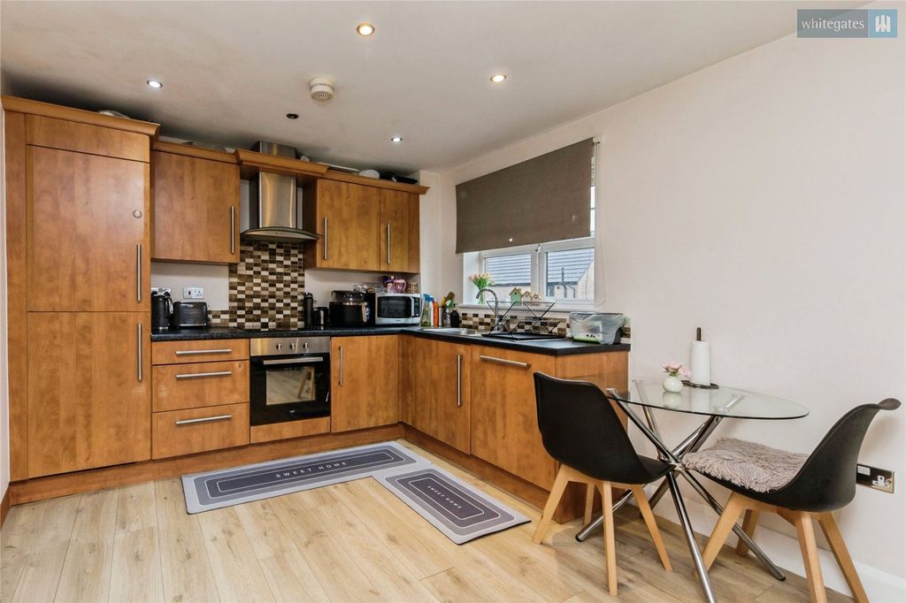 2 bed flat for saleDale Way, Crewe, Cheshire CW1 photo 5