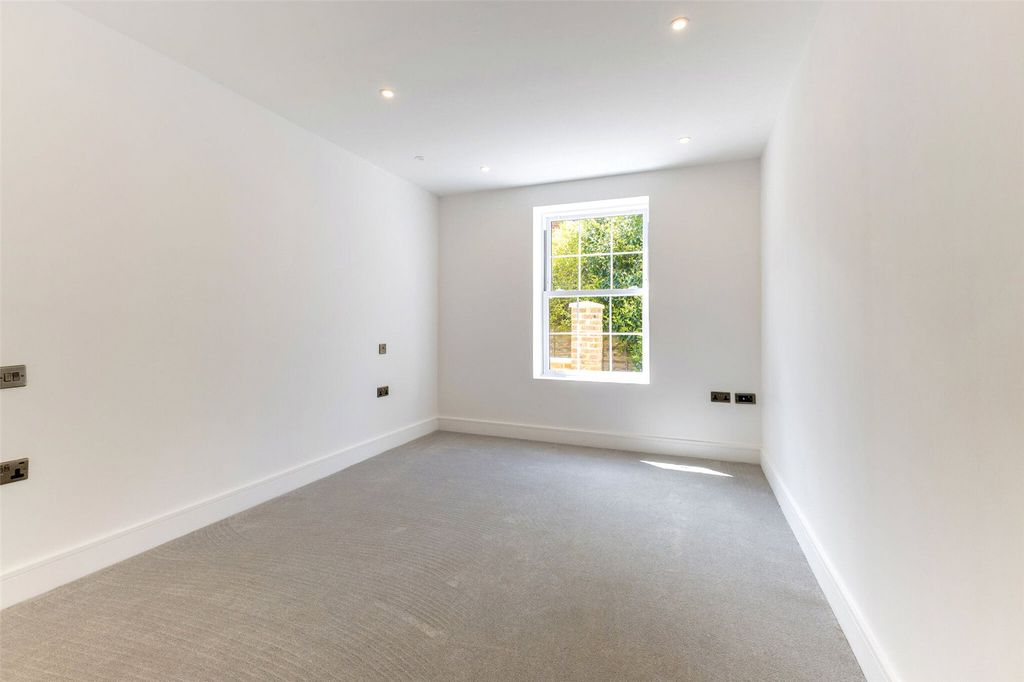 Additional image 9 of 3 bed flat for saleGreen Lane, Cobham, Surrey KT11