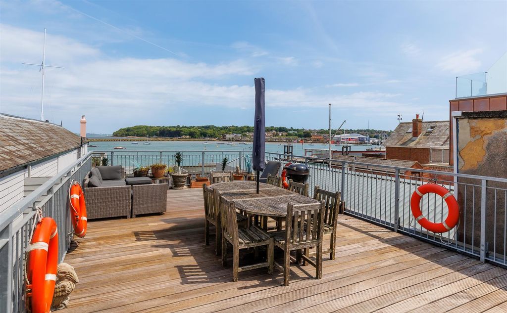 Additional image 22 of 5 bed terraced house for saleCowes, Isle Of Wight PO31