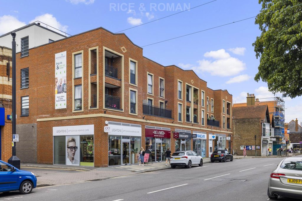 2 bed flat for saleHolly Place, Cobham KT11
