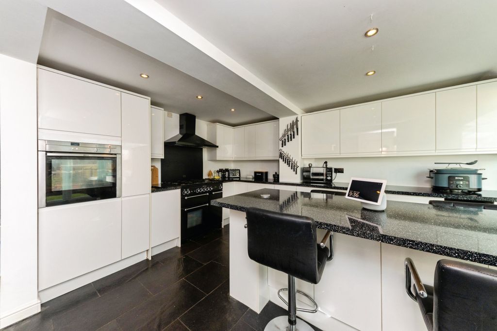 Additional image 5 of 3 bed semi-detached house for saleTrinity Road, Cleethorpes DN35
