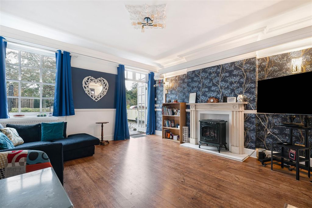3 bed flat for saleCowley, Exeter EX5 photo 3