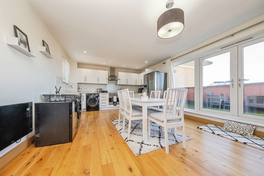 Additional image 2 of 3 bed penthouse for saleCaelum Drive, Colchester CO2