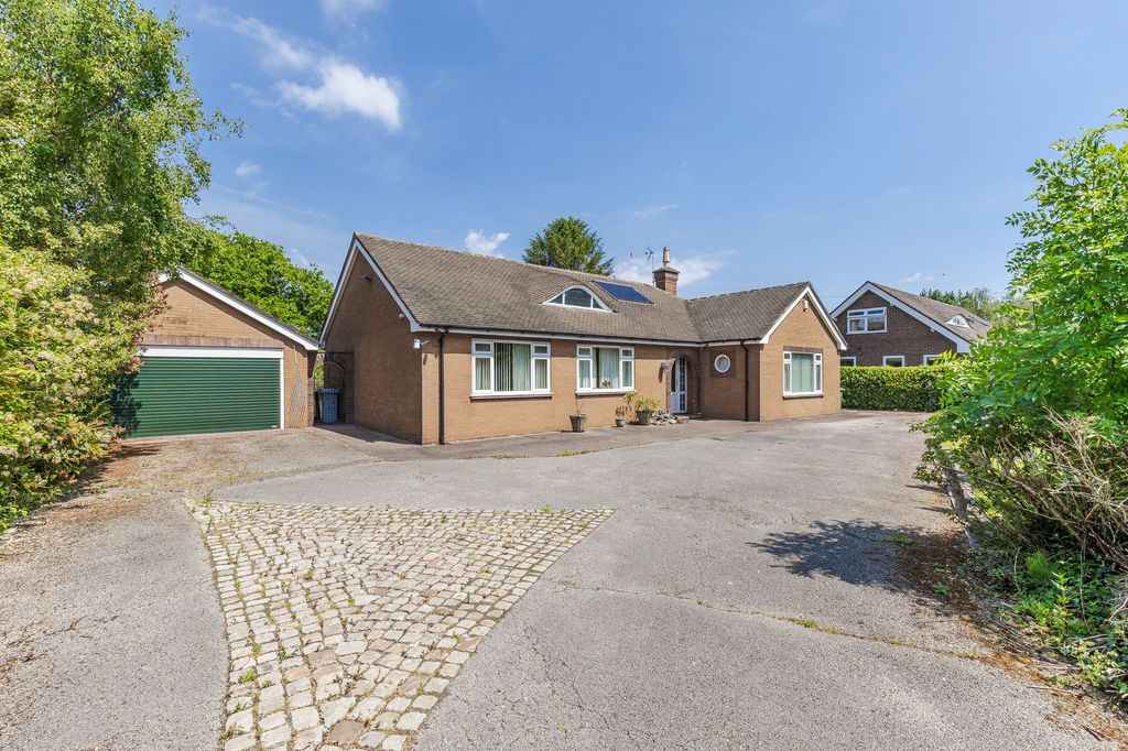 3 bed detached bungalow for saleCairnsmore, White Lane, Weston CW2