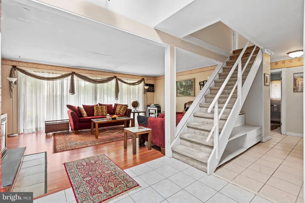 82 Forsythia Drive E Unit E, Levittown, PA 19056 photo 3