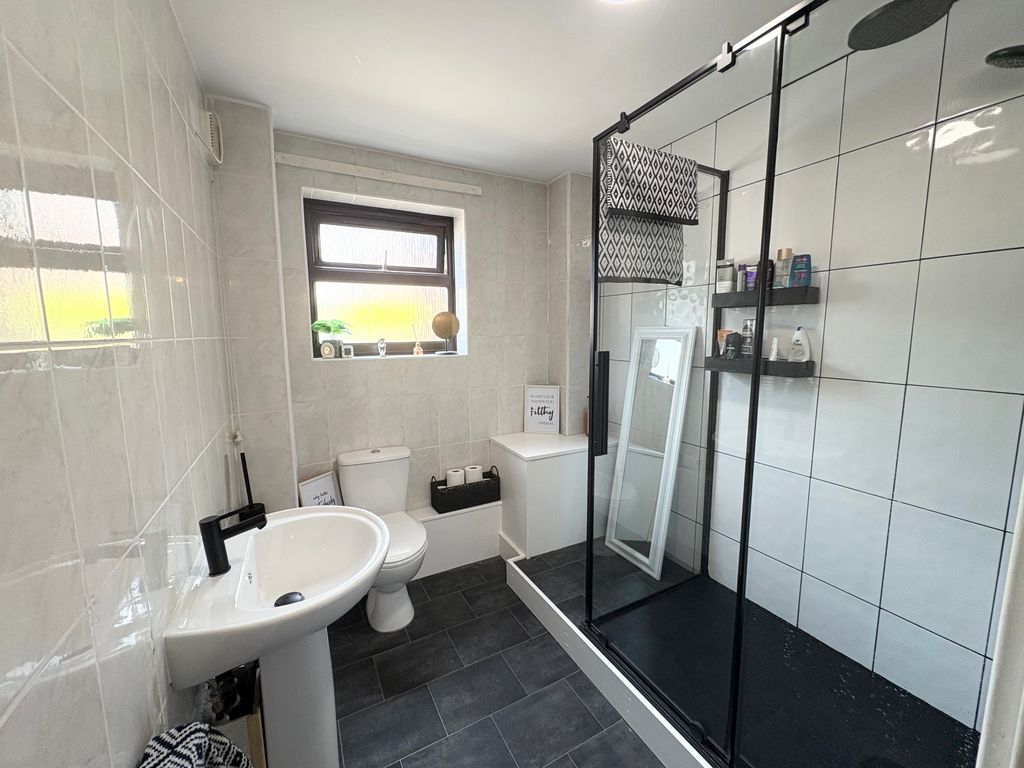 Additional image 7 of 2 bed flat for saleCharnwood Road, Loughborough LE12