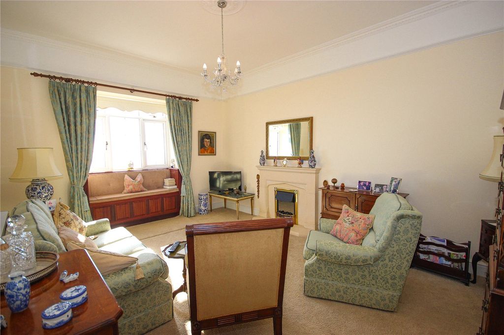 2 bed flat for saleWashington House, Castle Hill, Seaton, Devon EX12 photo 3