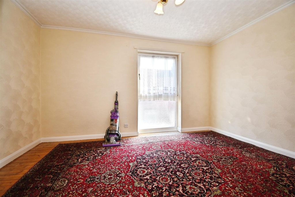 Additional image 5 of 2 bed flat for saleElm Tree Court, Cottingham HU16