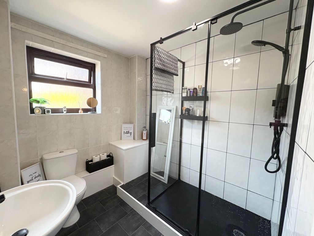 Additional image 6 of 2 bed flat for saleCharnwood Road, Loughborough LE12