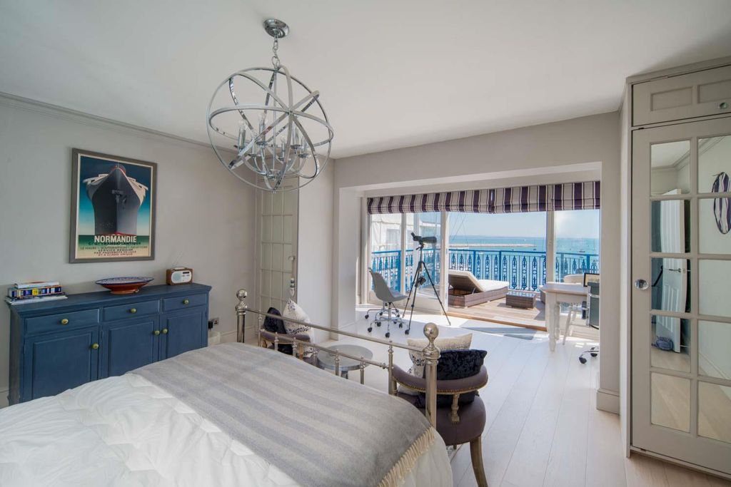Additional image 15 of 4 bed town house for saleOld Town, Cowes, Isle Of Wight PO31