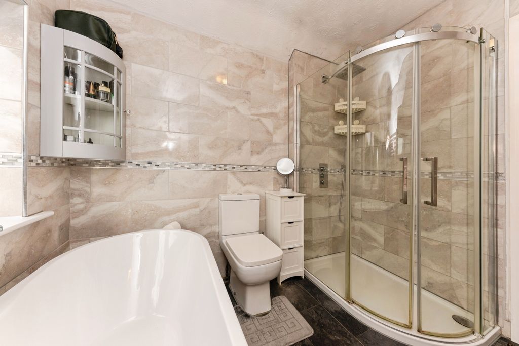 Additional image 11 of 3 bed semi-detached house for saleTrinity Road, Cleethorpes DN35