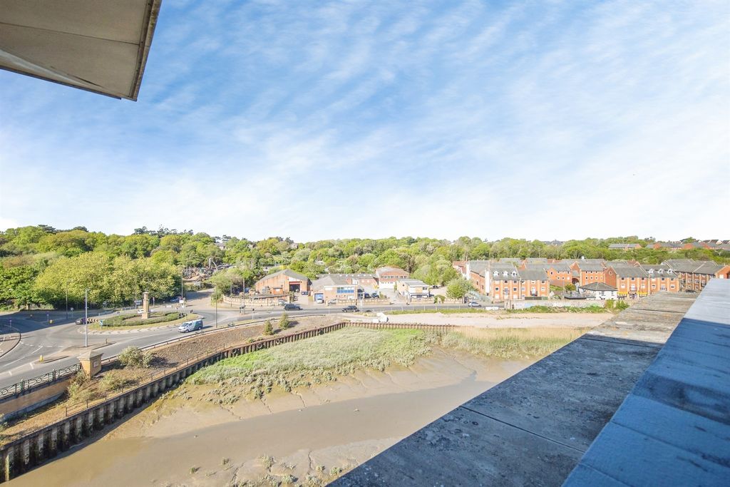 Additional image 18 of 3 bed penthouse for saleCaelum Drive, Colchester CO2