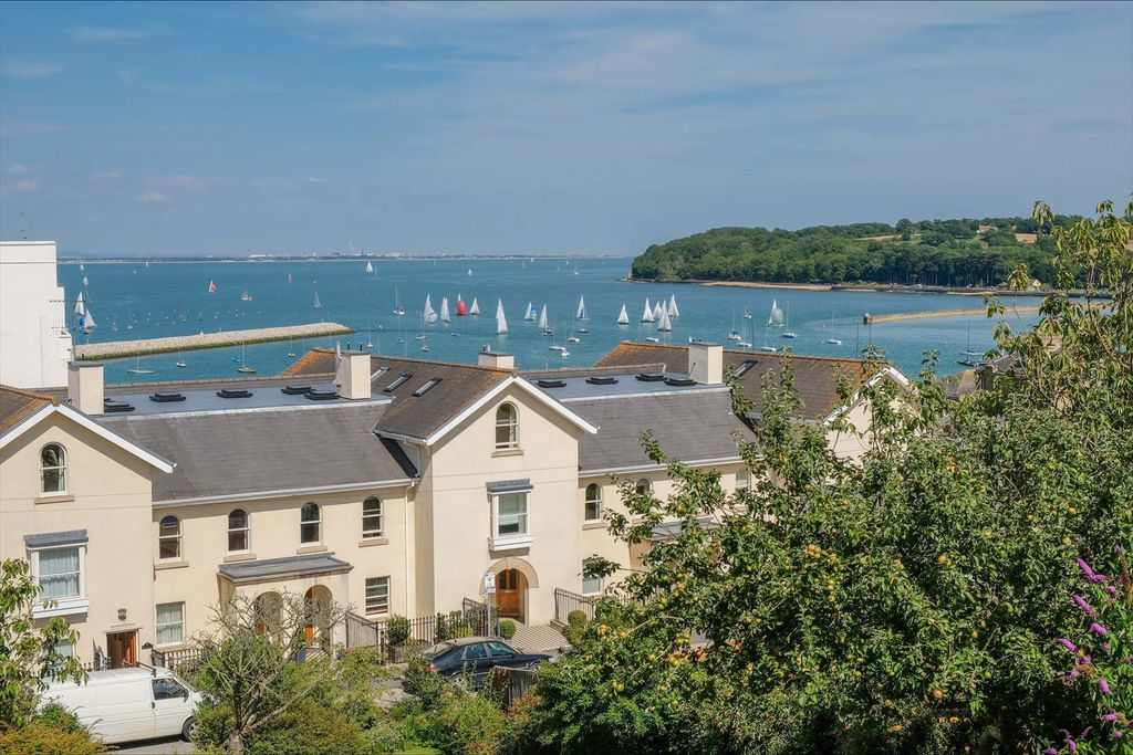 3 bed flat for saleCowes, Isle Of Wight PO31