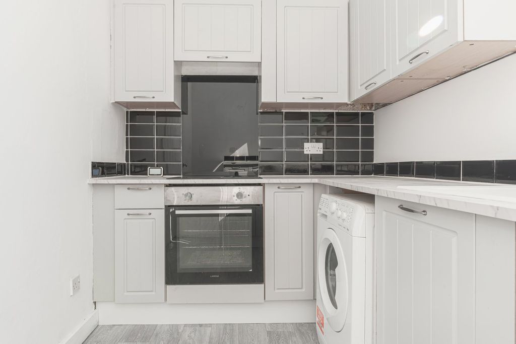 Additional image 4 of 2 bed flat for saleSmall Street, Lochgelly KY5
