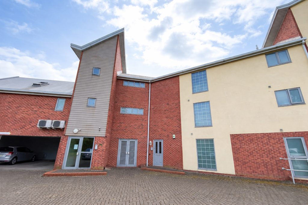 3 bed flat for saleMandara Point, Drapers Fields, Coventry CV1 photo 2