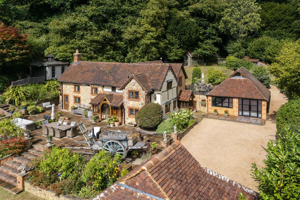 4 bed detached house for saleHorse Block Hollow, Cranleigh, Surrey GU6.