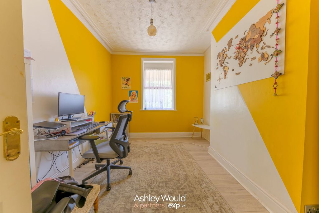Additional image 7 of 5 bed semi-detached house for saleHalesowen Road, Cradley Heath B64