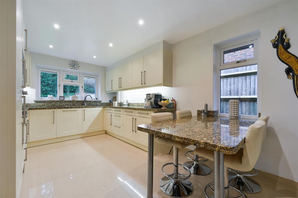 Additional image 10 of 4 bed detached house for saleWoodfield Hill, Chipstead CR5