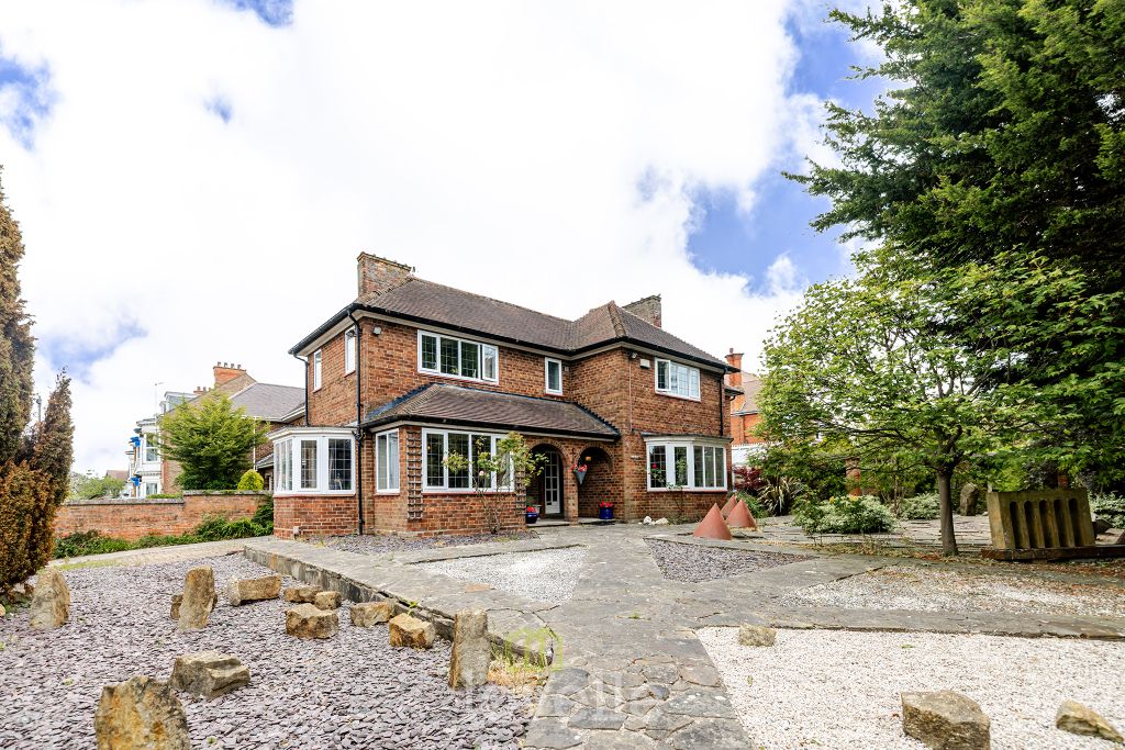 4 bed detached house for saleQueens Parade, Cleethorpes DN35