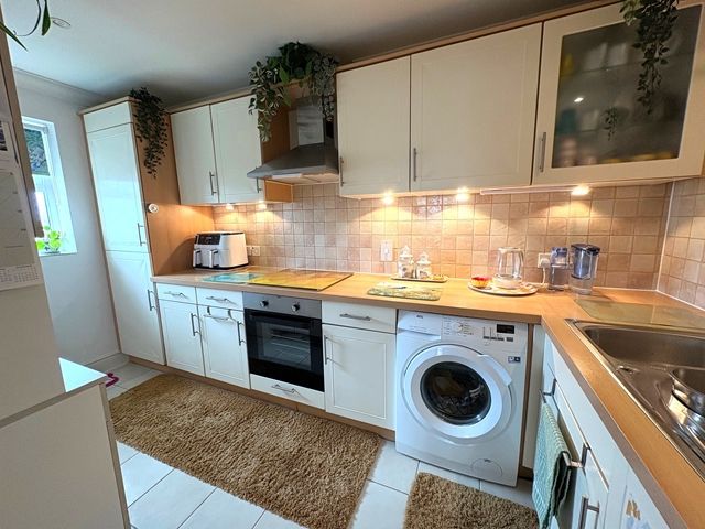 Additional image 3 of 3 bed flat for saleKings Court, Harbour Road, Seaton EX12
